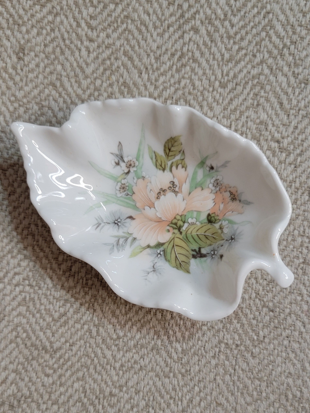 VTG Southfields England Fine Bone China Leaf Trinket
